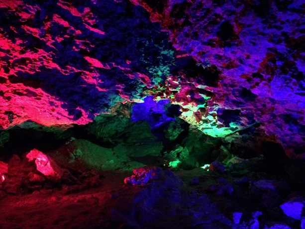 подсветка в пещере